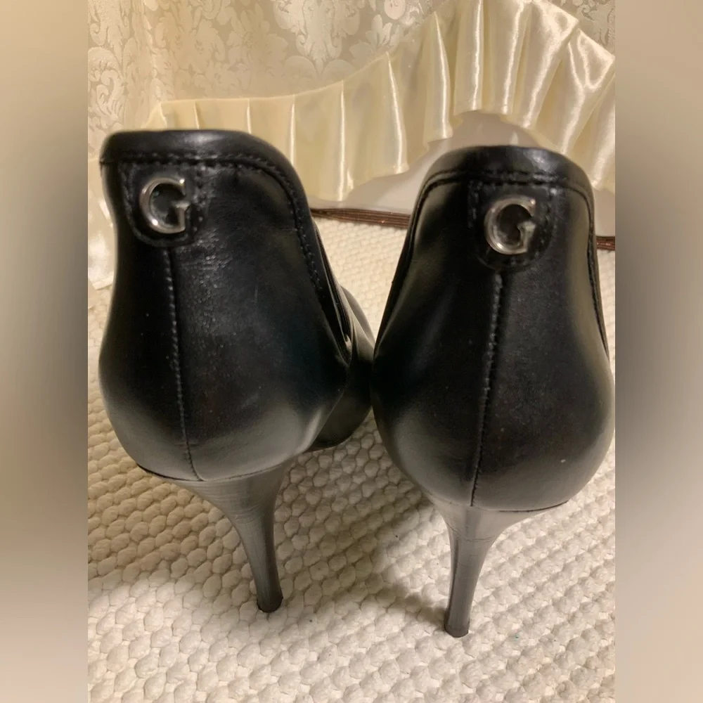GUESS - Picture 5 of 9